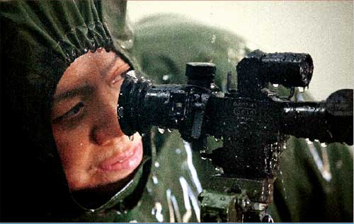 ������ѩӥ�����������ж�ǹ֧��׼�����е���