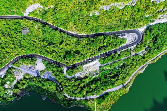 湖北恩施：山路蝶变惠民生