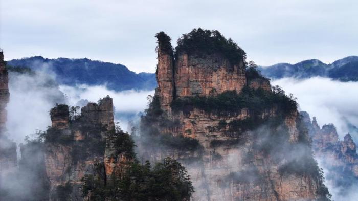 湖南张家界十里画廊雨后云海壮阔如画