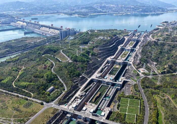 三峡船闸累计货运量突破23亿吨