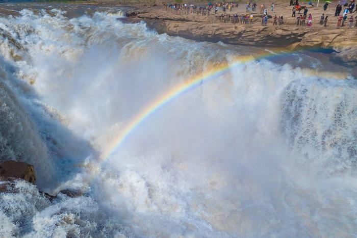 春暖黄河 壶口瀑布现壮美雄姿
