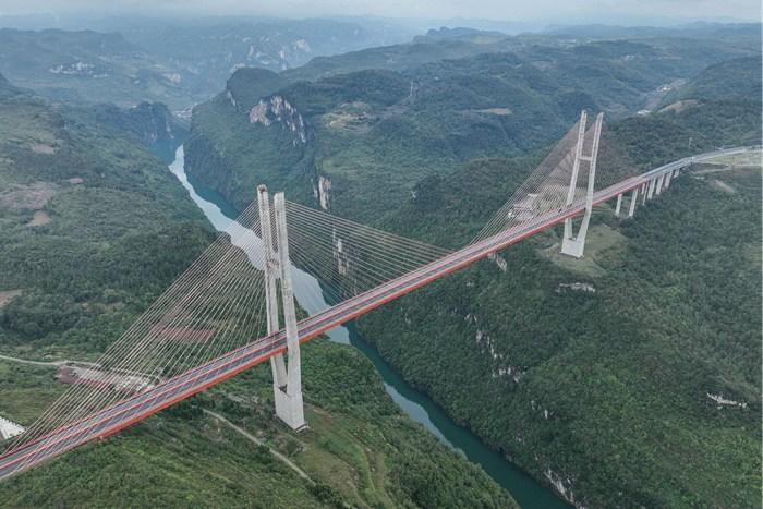 贵州黔西：航拍六广河大桥雨后景色美
