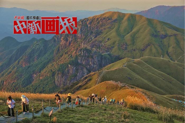 九九重阳登高望远 走出家门“向上社交”