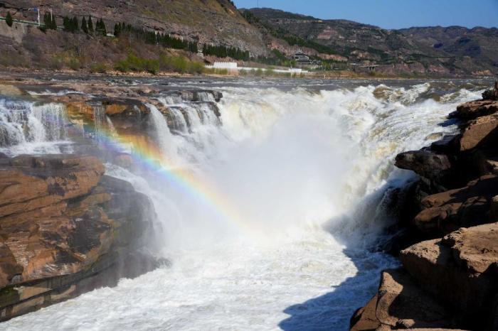山西黄河壶口瀑布进入桃花汛观赏期