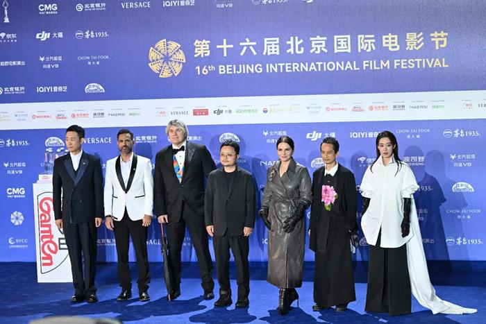 第十六届北京国际电影节开幕入场仪式举行